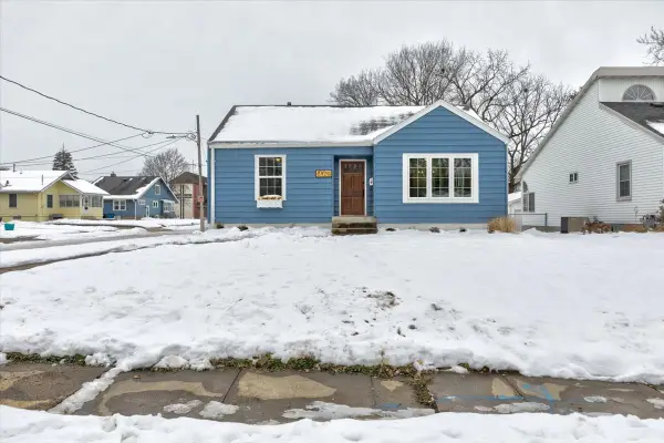 2900 48th Place, Des Moines, IA 50310