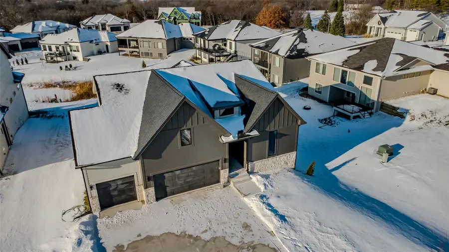 347 S Cedar Ridge Cove, West Des Moines, IA 50266 - Image #2