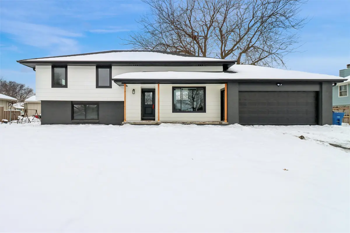 404 22nd Avenue Sw, Altoona, IA 50009 - Image #1
