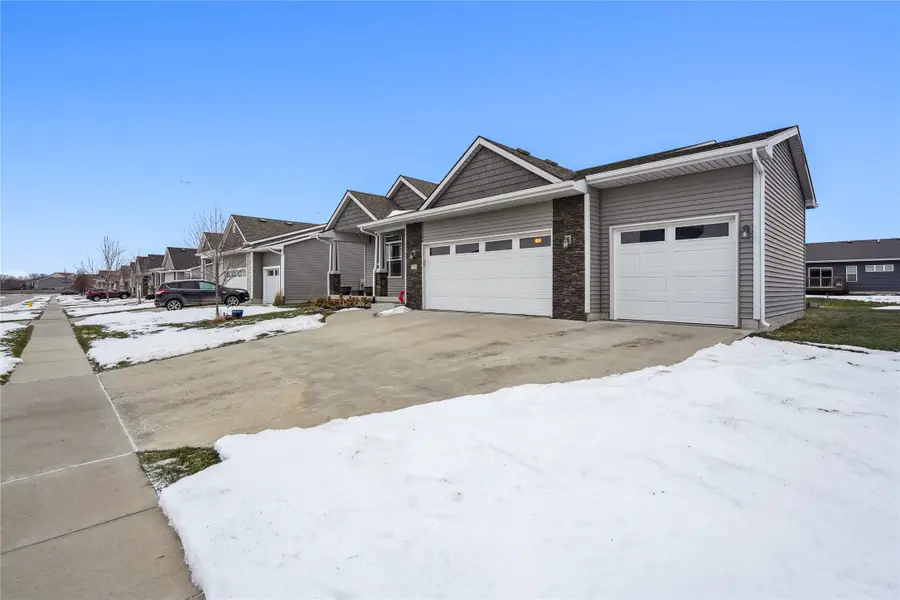 9772 Alderwood Drive, West Des Moines, IA 50266 - Image #2