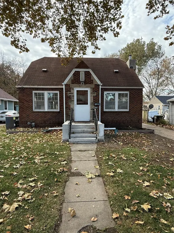 2711 Des Moines Street, Des Moines, IA 50317