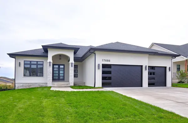 17686 Hammontree Drive, Clive, IA 50325