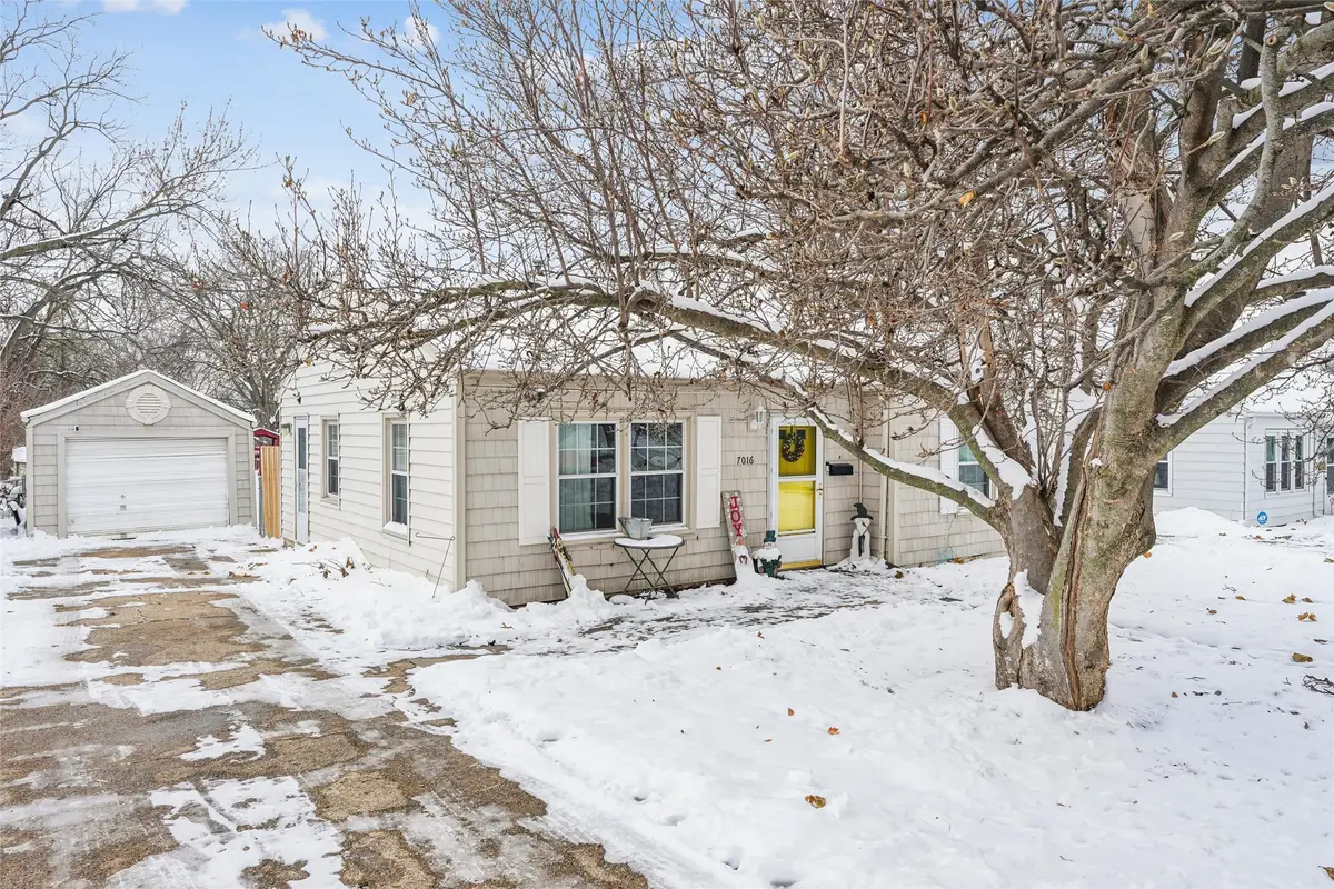 7016 Palm Drive, Urbandale, IA 50322 - Image #1