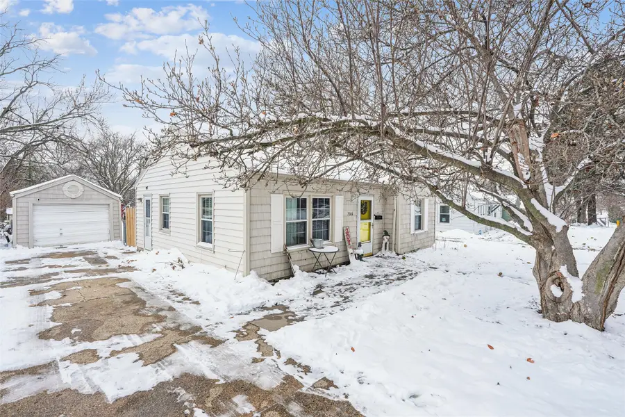 7016 Palm Drive, Urbandale, IA 50322 - Image #2