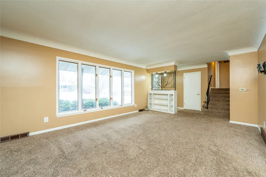 1215 S 16th Avenue W, Newton, IA 50208 - Image #3