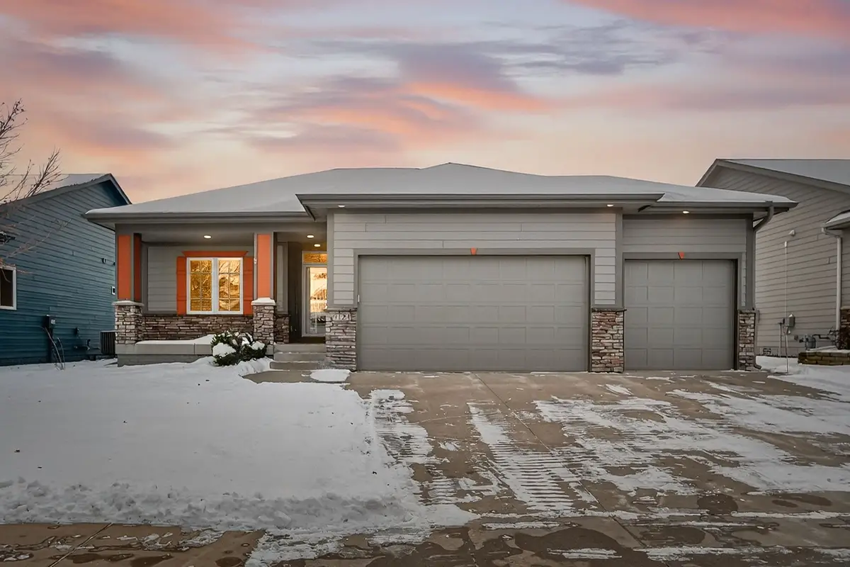 9124 Canyon Street, West Des Moines, IA 50266 - Image #1