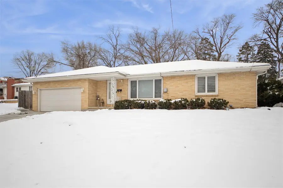 2913 Shadyoak Drive, Des Moines, IA 50310 - Image #2