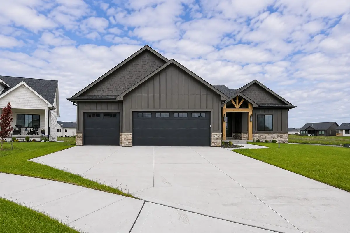 8233 Mahon Court, Johnston, IA 50131 - #1
