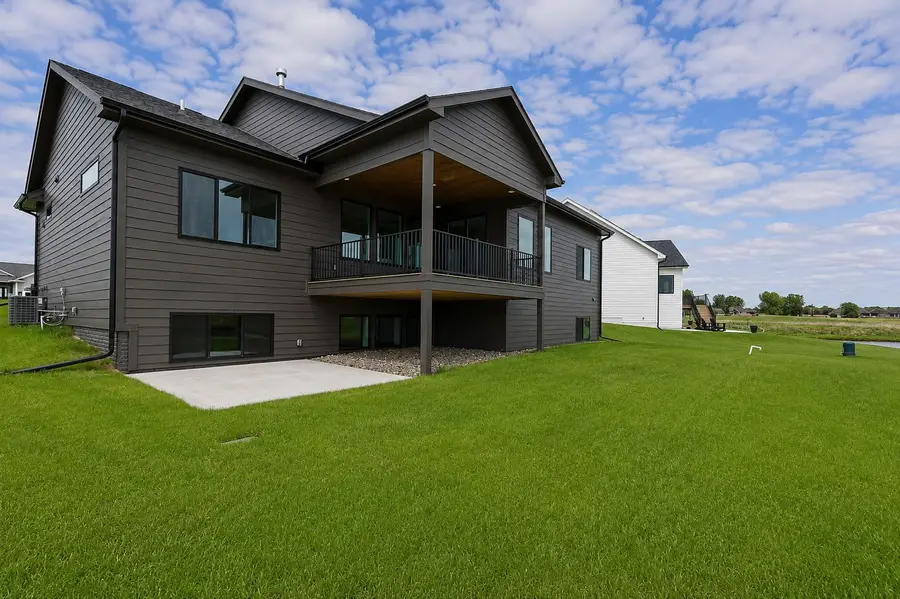 8233 Mahon Court, Johnston, IA 50131 - #3