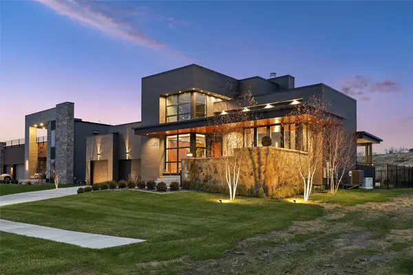 11925 Meadow Springs Drive, Johnston, IA 50131