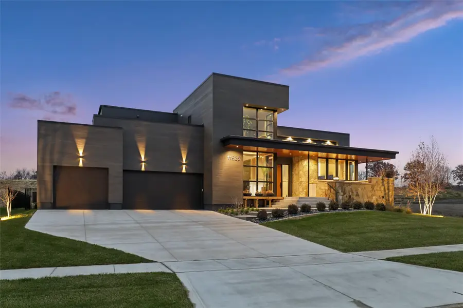 11925 Meadow Springs Drive, Johnston, IA 50131 - Image #2