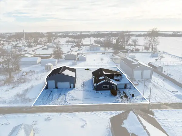 1764 D Avenue, Knoxville, IA 50138