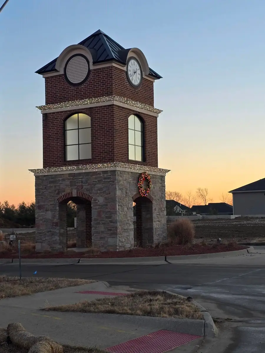 16207 Sharon Drive, Urbandale, IA 50323 - Image #2