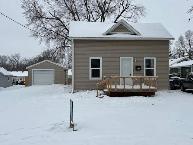 313 W 10th Street N, Newton, IA 50208 - Image #1