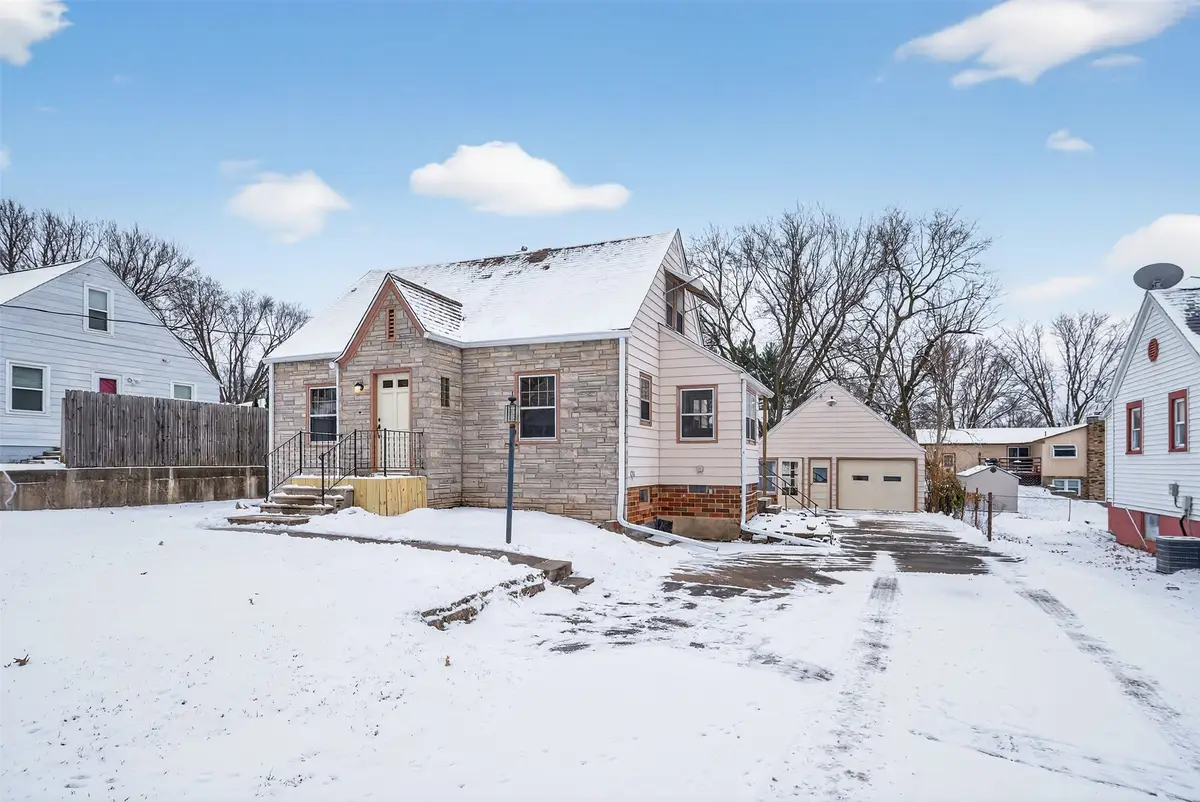 702 Maxwelton Drive, Des Moines, IA 50315 - Image #1