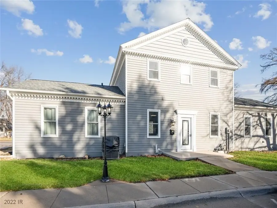 611 1st Avenue E, Newton, IA 50208 - Image #2