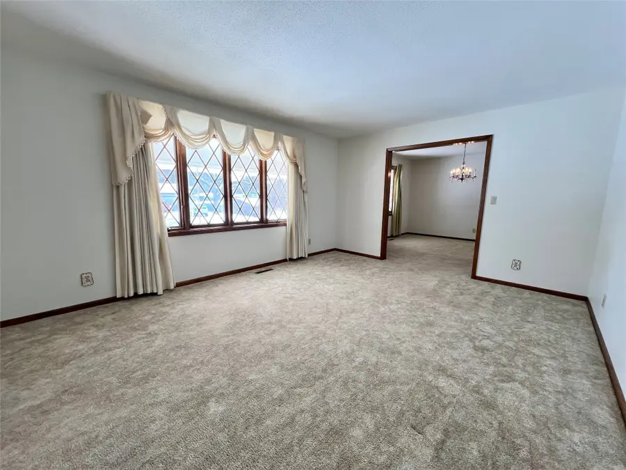 1307 W 15th Street Place S, Newton, IA 50208 - Image #2