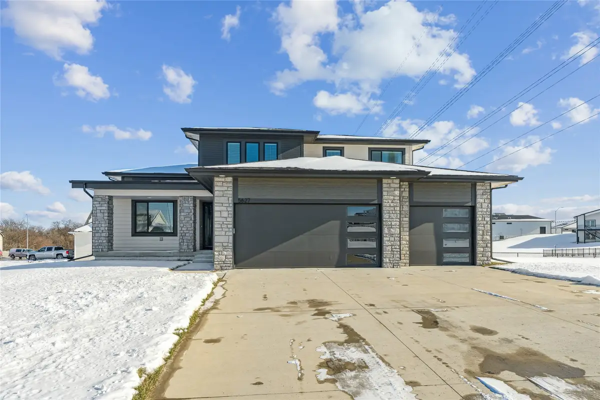 5627 163rd Street, Urbandale, IA 50323 - Image #1