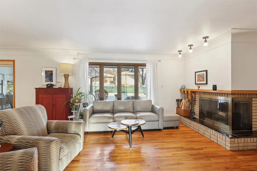 2725 Lynner Drive, Des Moines, IA 50310 - Image #2