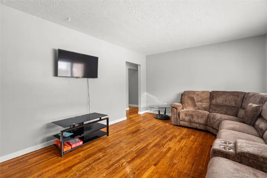 6513 Center Street, Windsor Heights, IA 50324 - Image #2