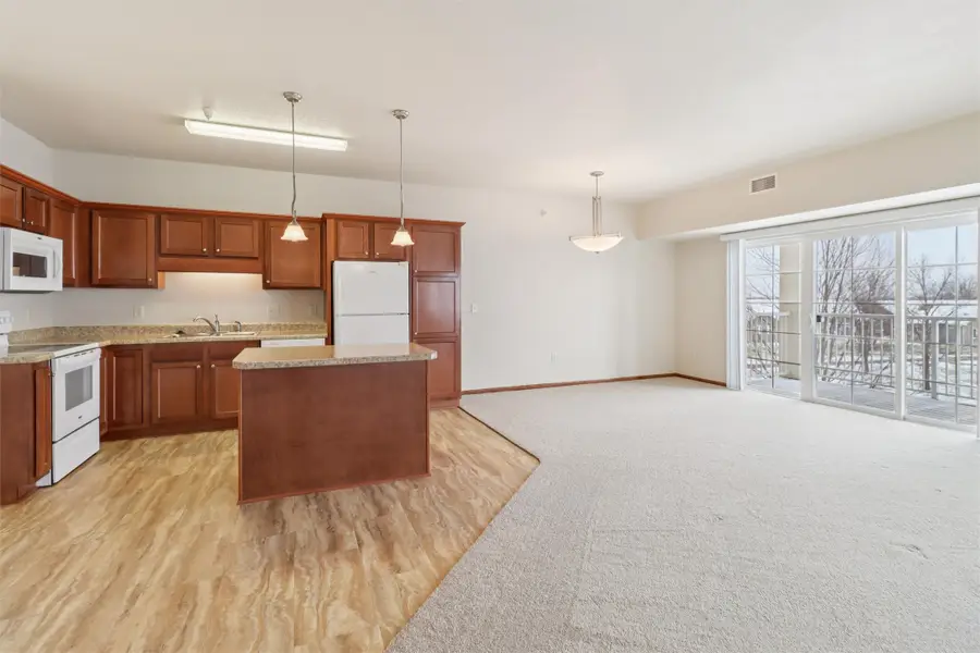 600 E Hillcrest Avenue #201, Indianola, IA 50125 - Image #2