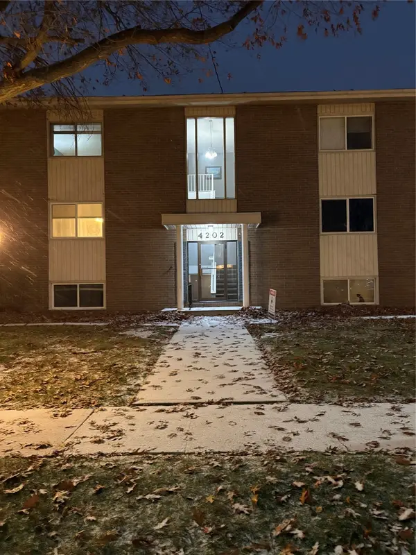 4202 62nd Street #5, Urbandale, IA 50322