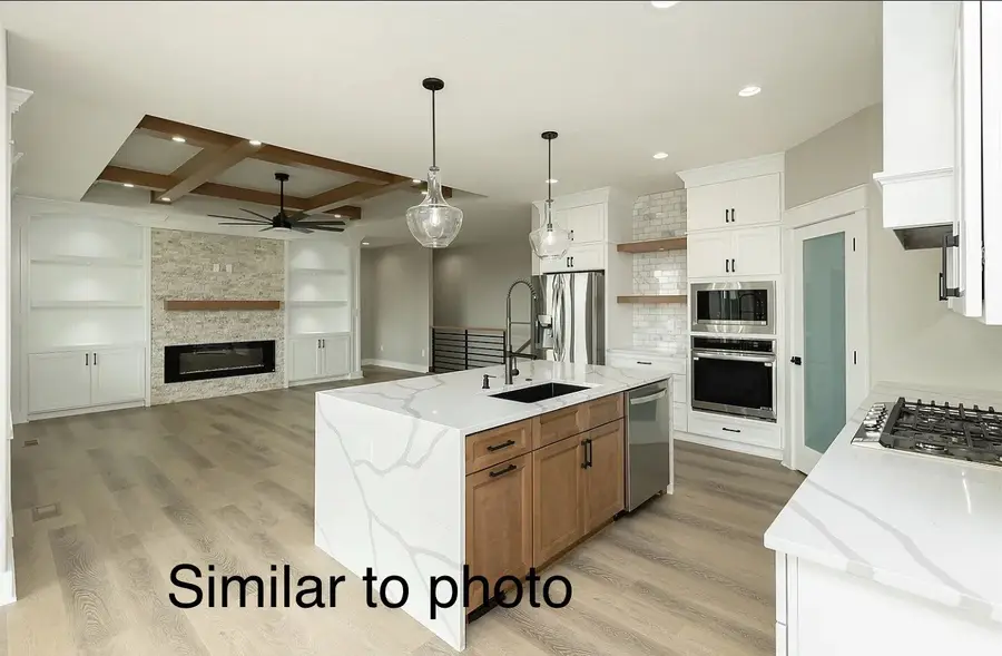 16616 Deerview Drive, Urbandale, IA 50323 - Image #3