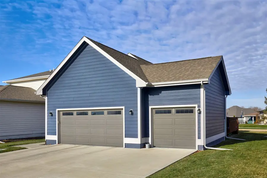 5438 S Prairie View Drive, West Des Moines, IA 50266 - Image #3