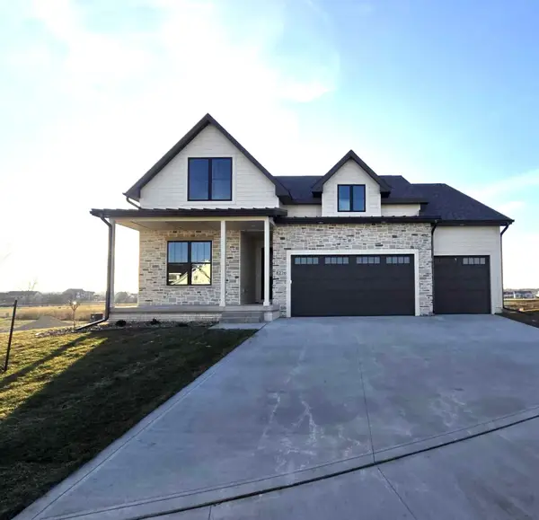 8226 Buckley Court, Johnston, IA 50131