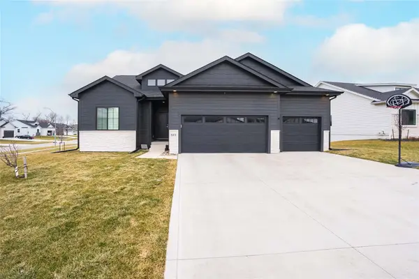 401 Oakford Lane, Polk City, IA 50226