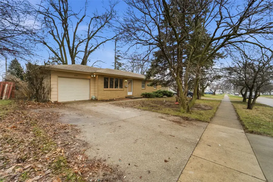 1301 SW Kenworthy Drive, Ankeny, IA 50023 - Image #2