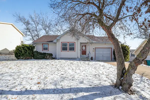 1352 Hunter Drive, Norwalk, IA 50211
