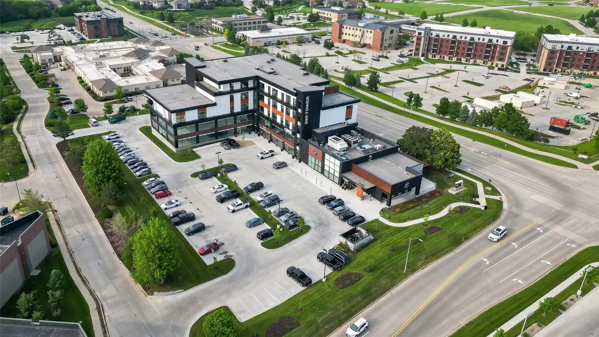 595 60th Street S #305, West Des Moines, IA 50266 - Image #1