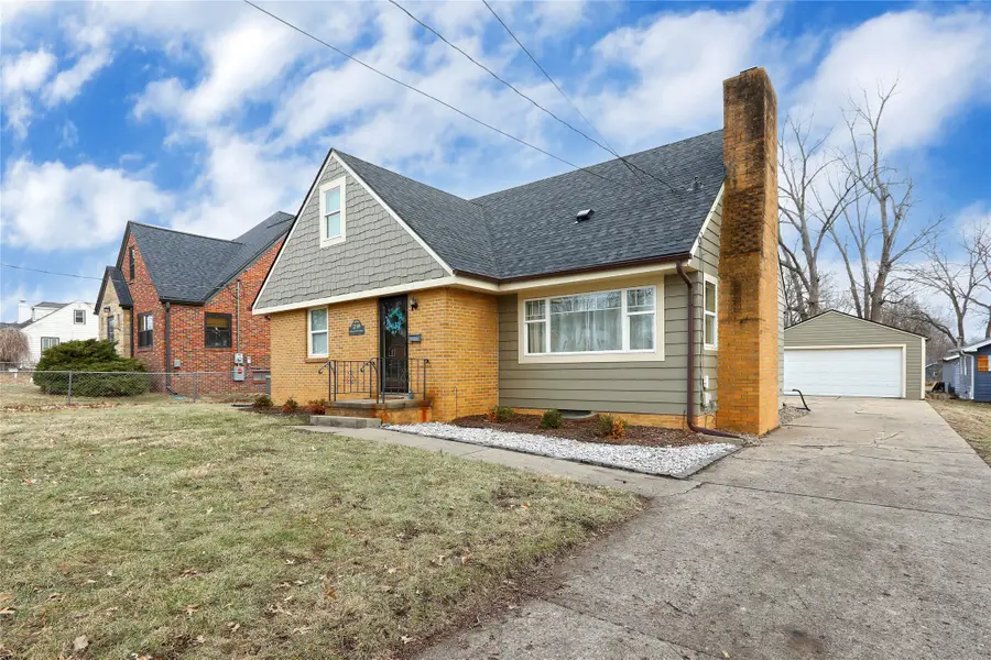 2109 46th Street, Des Moines, IA 50310 - Image #2