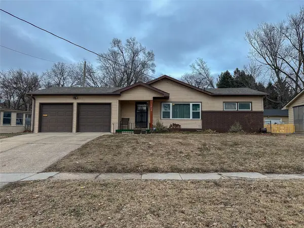 1813 Larnard Drive, Des Moines, IA 50317