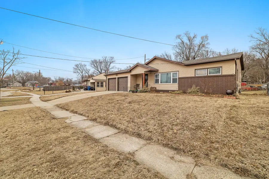 1813 Larnard Drive, Des Moines, IA 50317 - #2