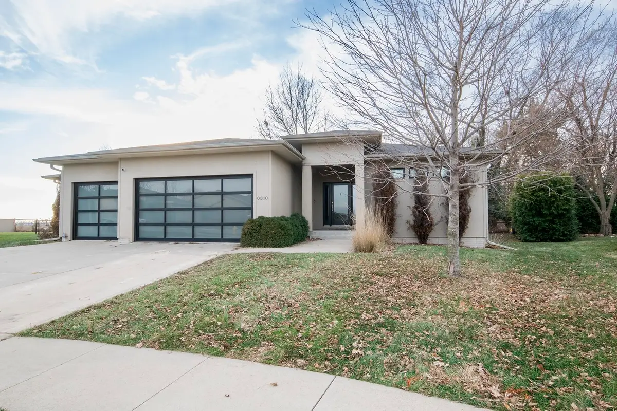 8310 Sky View Circle, West Des Moines, IA 50266 - Image #1