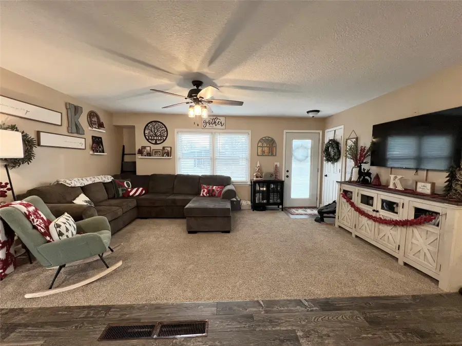 1215 E 13th Street S, Newton, IA 50208 - Image #3