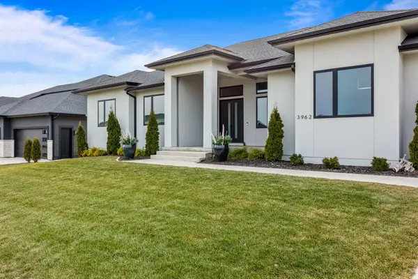 3962 NW 181st Street, Clive, IA 50325