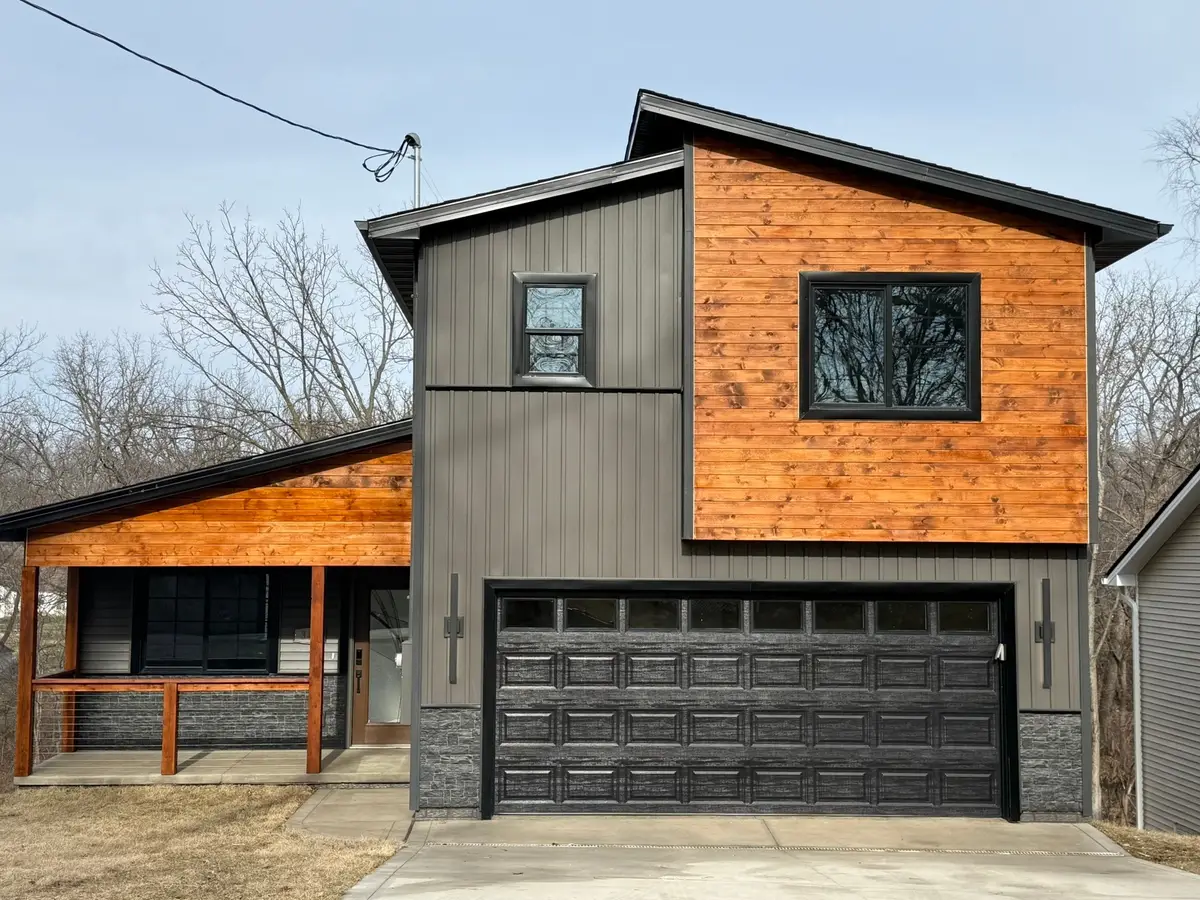 348 E Pleasant View Drive, Des Moines, IA 50315 - Image #1