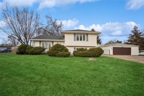 4102 E 25th Street, Des Moines, IA 50317