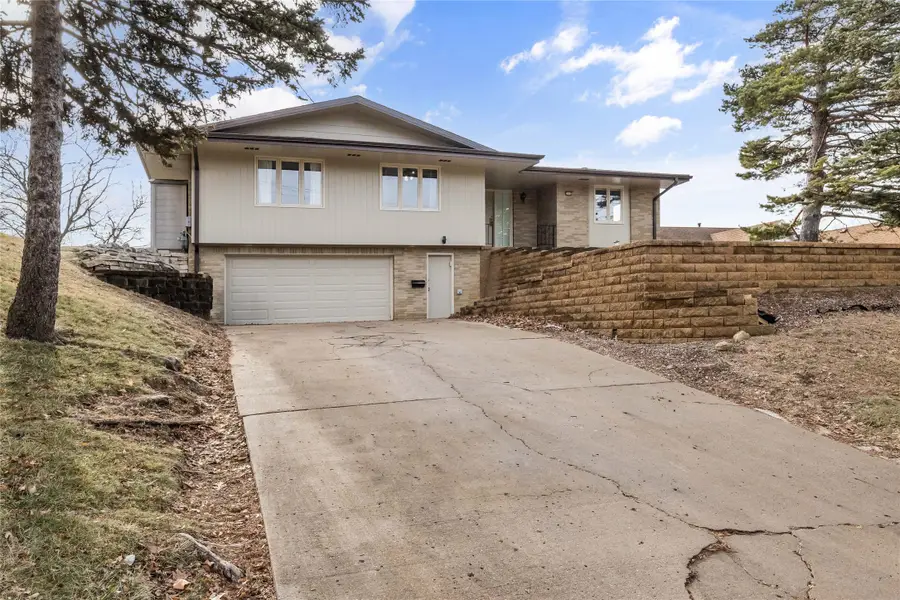 2555 Hull Avenue, Des Moines, IA 50317 - Image #2