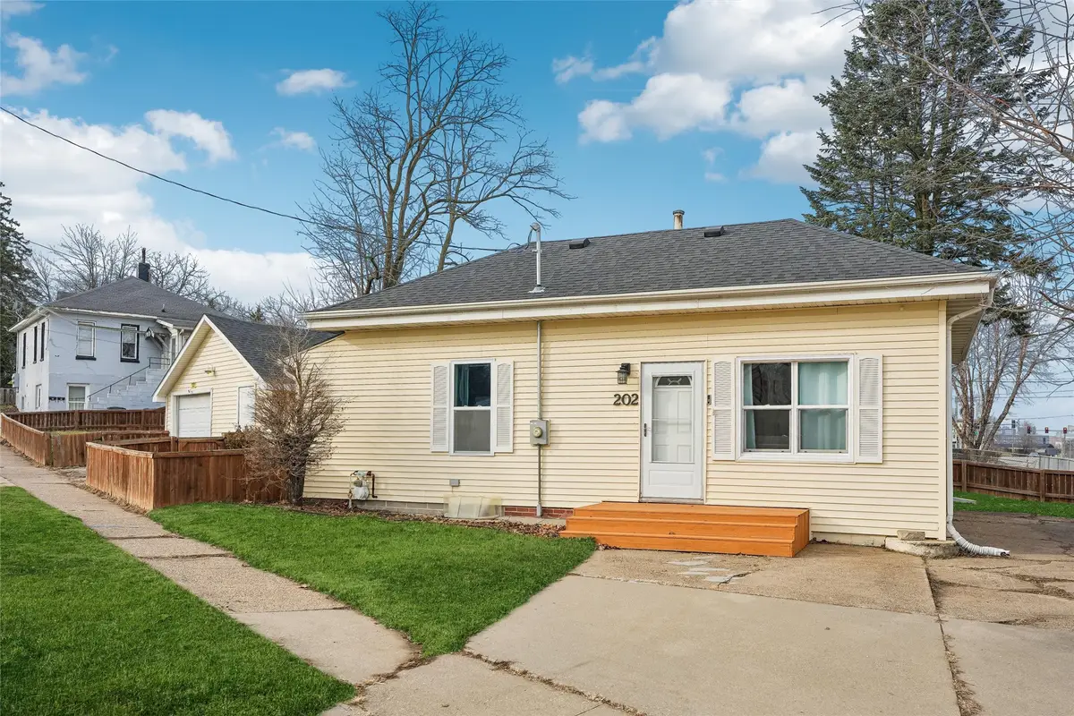 202 E Olinda Avenue, Des Moines, IA 50315 - Image #1