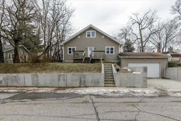 720 Pleasant View Drive, Des Moines, IA 50315