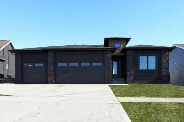 8215 Buckley Court, Johnston, IA 50131