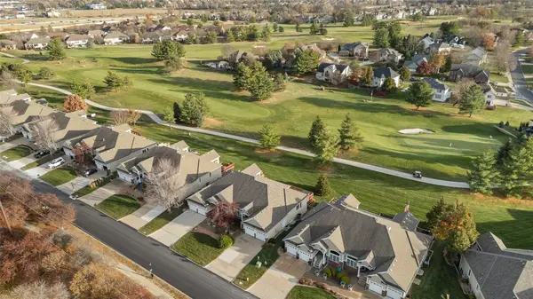 858 Burr Oaks Drive, West Des Moines, IA 50266