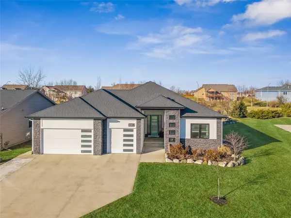 8867 Scarlet Drive, West Des Moines, IA 50266