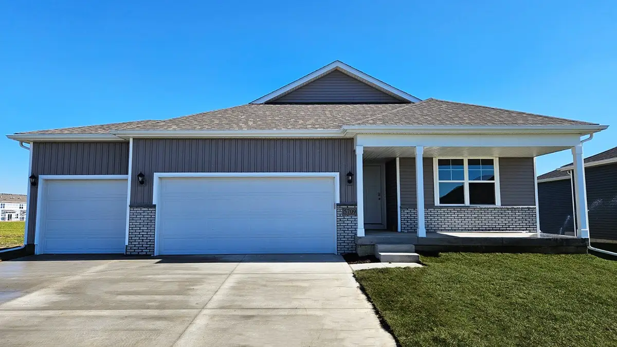 1025 33rd Street Se, Altoona, IA 50009 - Image #1