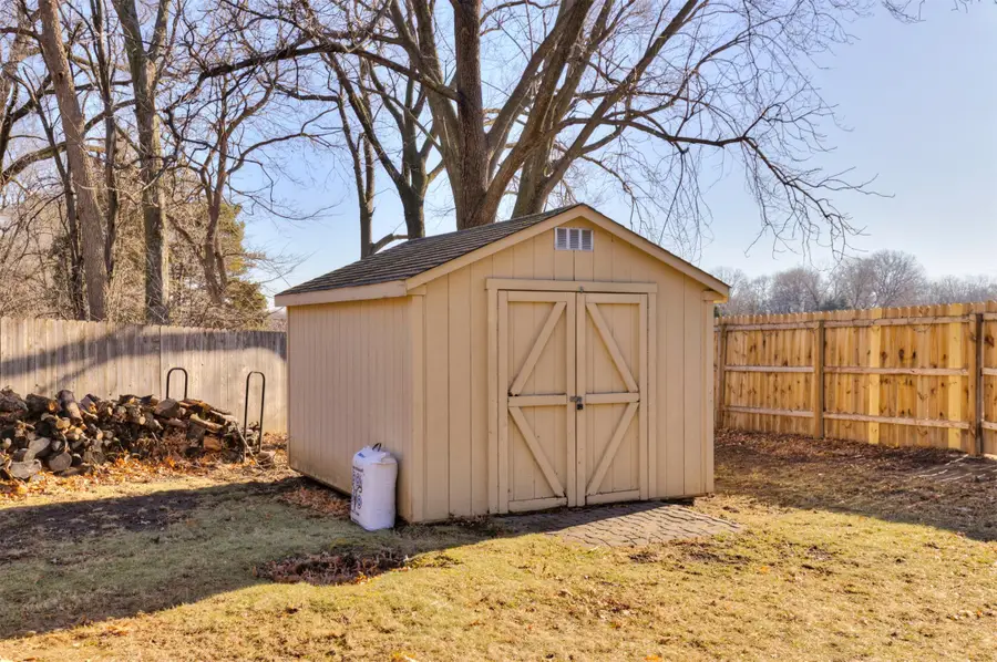 3800 Pebble Court, Urbandale, IA 50322 - Image #3