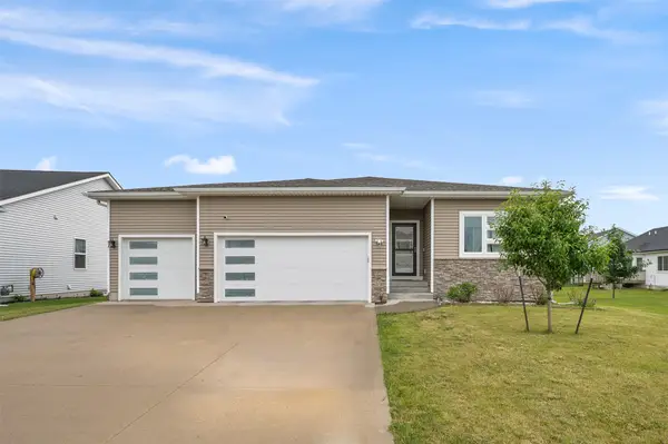 5397 Brook View Avenue, Des Moines, IA 50317